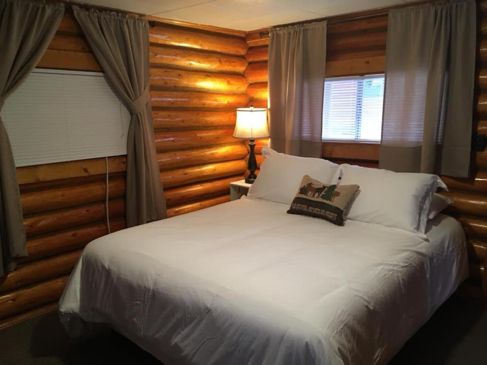 Sportsman'S Lodge Енис Екстериор снимка